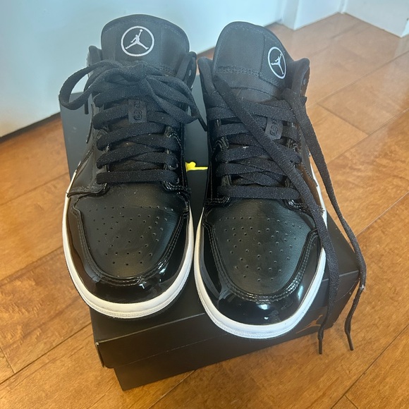 Set of 2 Air Jordan Sneakers in Black and Navy size 8.5 worn once - Picture 7 of 11